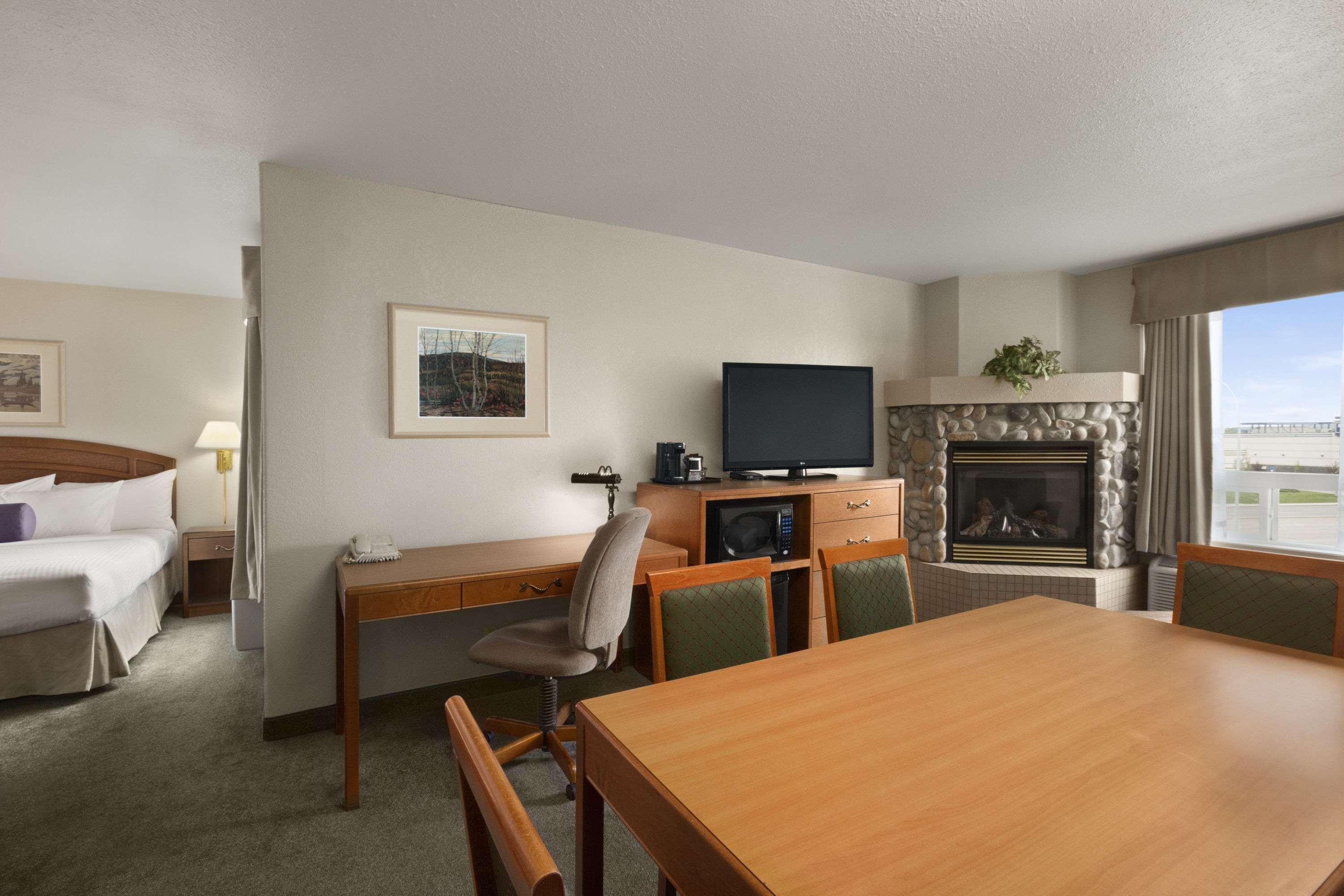 Days Inn By Wyndham Red Deer Exterior foto