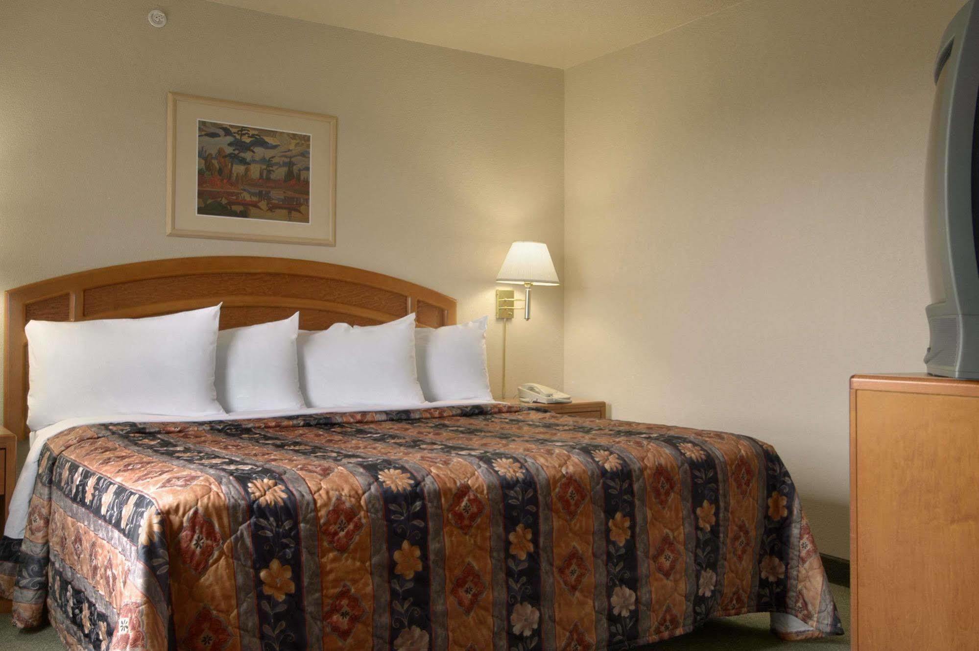 Days Inn By Wyndham Red Deer Exterior foto